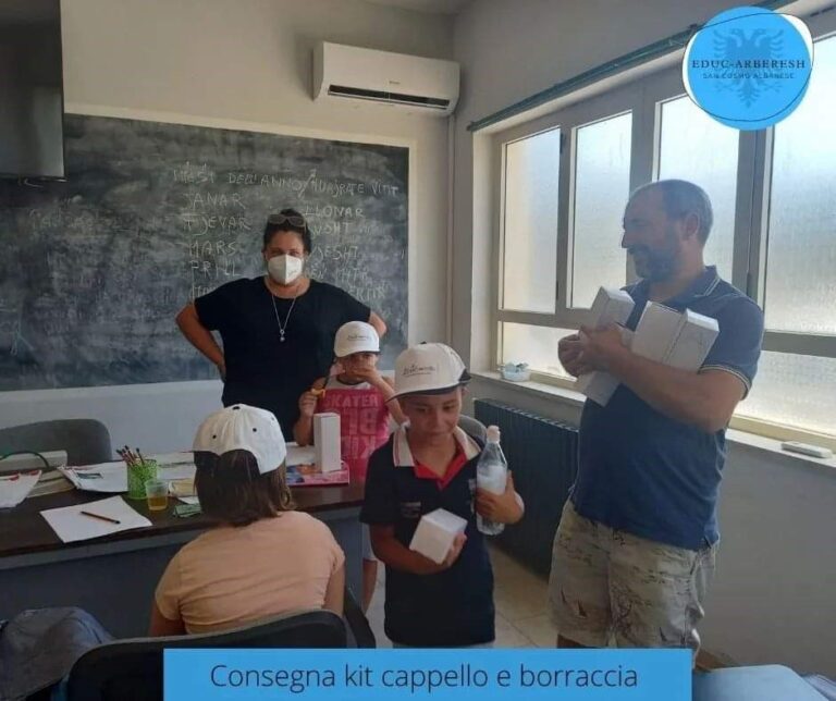 consegna kit cappello e borraccia 1