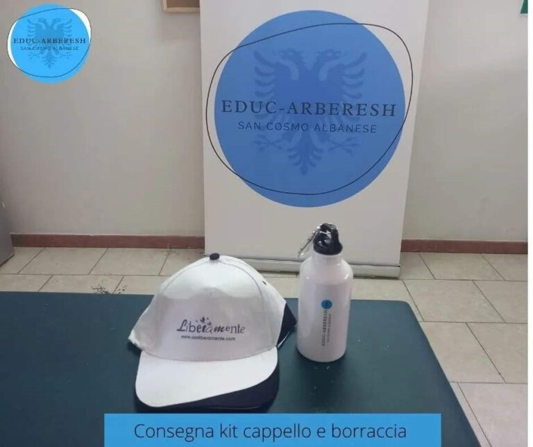 consegna kit cappello e borraccia 3